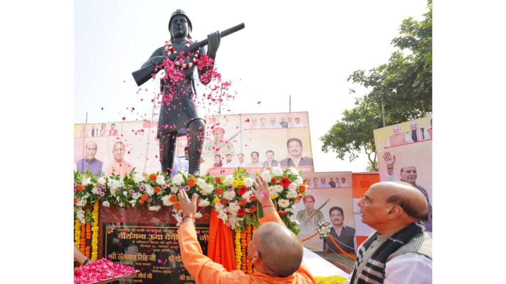 thecoverage_net's tweet card. वीरांगना ऊदा देवी पासी की प्रतिमा का लखनऊ में अनावरण। CM Yogi Adityanath और Rajnath Singh हुए शामिल। CM बोले- 1857 के समर का केंद्र था UP। Veerangana Uda Devi Pasi Statue unveiled in Lucknow.