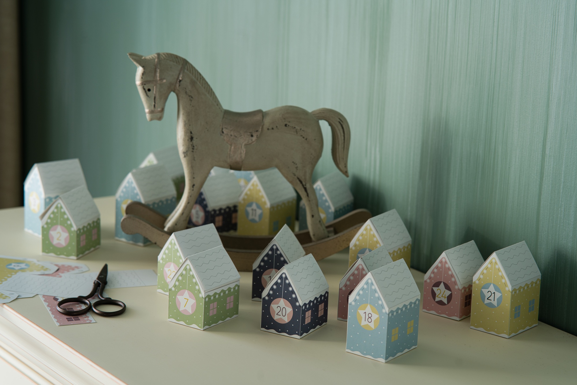 Scripts_R_Us's tweet card. If you’re looking to make some extra income from home, consider crafting. There are several easy projects you can start, such as tufted rugs and woven décor. These crafts not only allow for