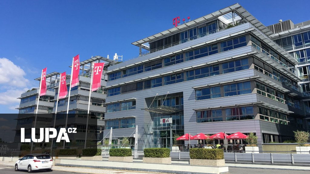 delphicz's tweet card. Tuzemský T-Mobile nabízí svým zákazníkům na rok zdarma přístup k jinak placenému nástroji Perplexity Pro, který obsahuje řadu řadu jazykových modelů…