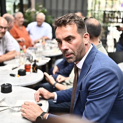 Tweet card summary image