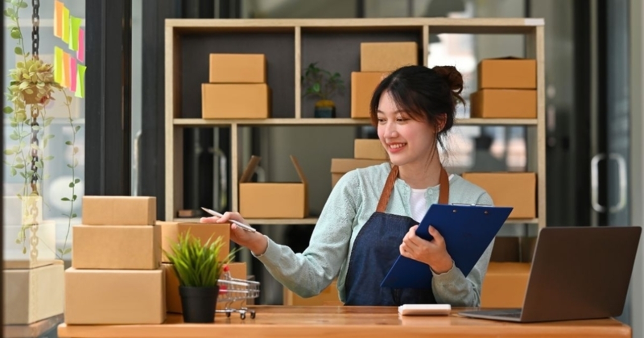 study_hacker's tweet card. 反省ではなく棚卸しで1年を振り返る。行動を整理し、成果を最大化できるキャリア戦略を構築する方法をご紹介します。