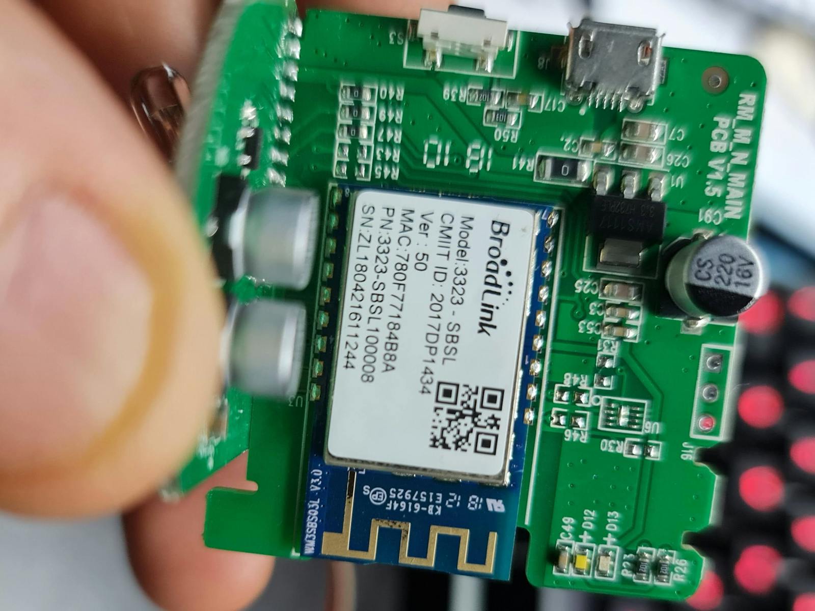 ccxx72's tweet card. How to insert an ESP8266 into the device and how to use it with Tasmota and MQTT.