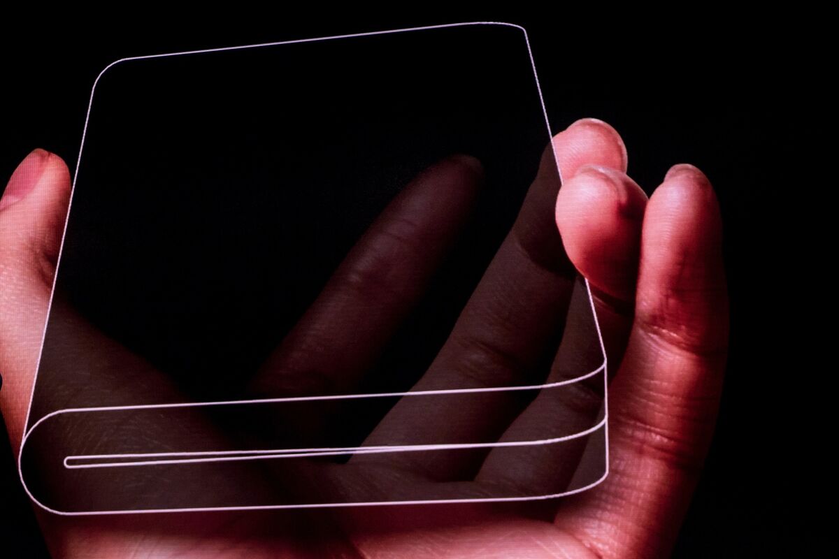 technology's tweet card. Samsung Electronics Co. will roll out its foldable phone in the first half of next year and produce at least 1 million of them, Yonhap News reported, citing the company’s smartphone chief DJ Koh.