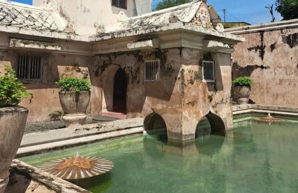 IsunOsing_tour's tweet card. 🚐 Join our Java Overland tour from Yogyakarta to Bali! Explore volcanoes, teples & hidden island in one epic 10-day journey! 🌋