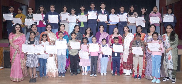 PalpalIndia's tweet card. पमरे महाप्रबंधक एवं महिला कल्याण संगठन की पदेन अध्यक्षा श्रीमती शोभना बंदोपाध्याय द्वारा मुख्यालय एवं तीनों मण्डल स्तर पर आयोजित निबंध एवं ड्राइंग.