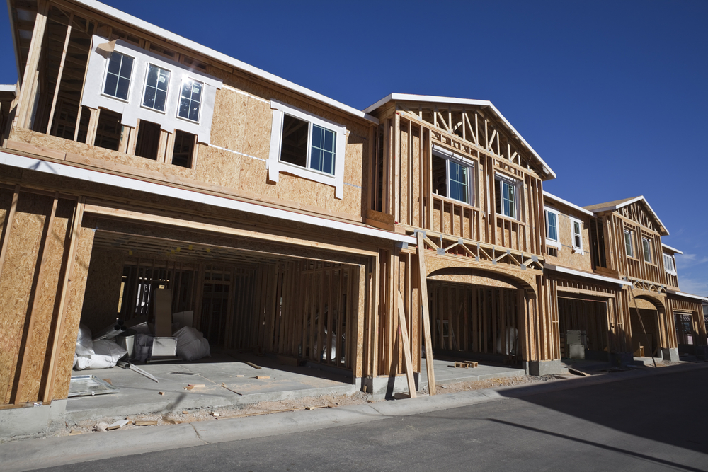 constr_coverage's tweet card. Using Census data, researchers identified the U.S. cities leading the nation in new multi-family housing construction amid rising demand.