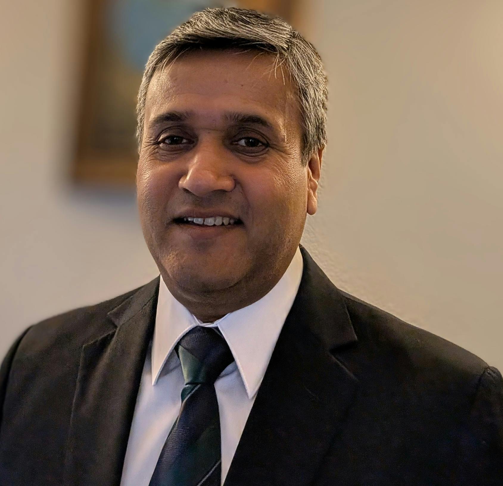 hackernoon's tweet card. A profile of Manoj Srivastava, a strategy and transformation leader delivering $1B+ in value across industries through innovation.