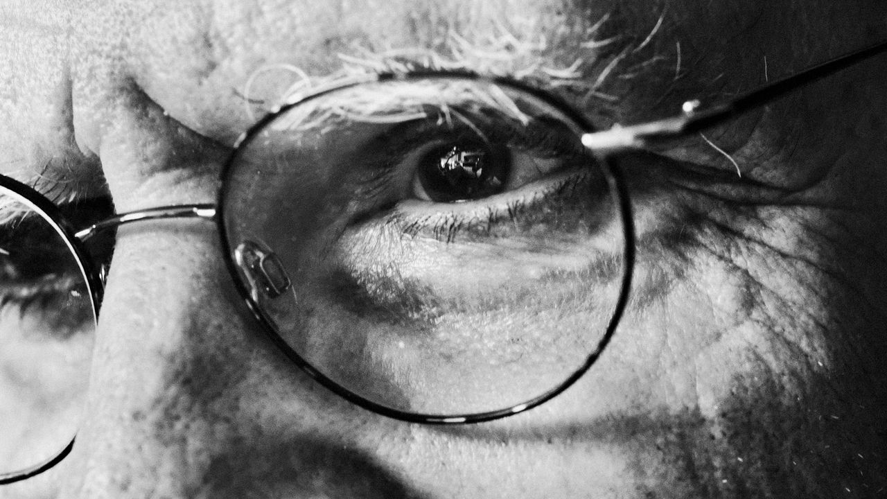 sapinker's tweet card. The scientist was famous for linking healing with storytelling. Sometimes that meant reshaping patients’ reality.