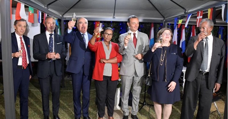 Tweet card summary image