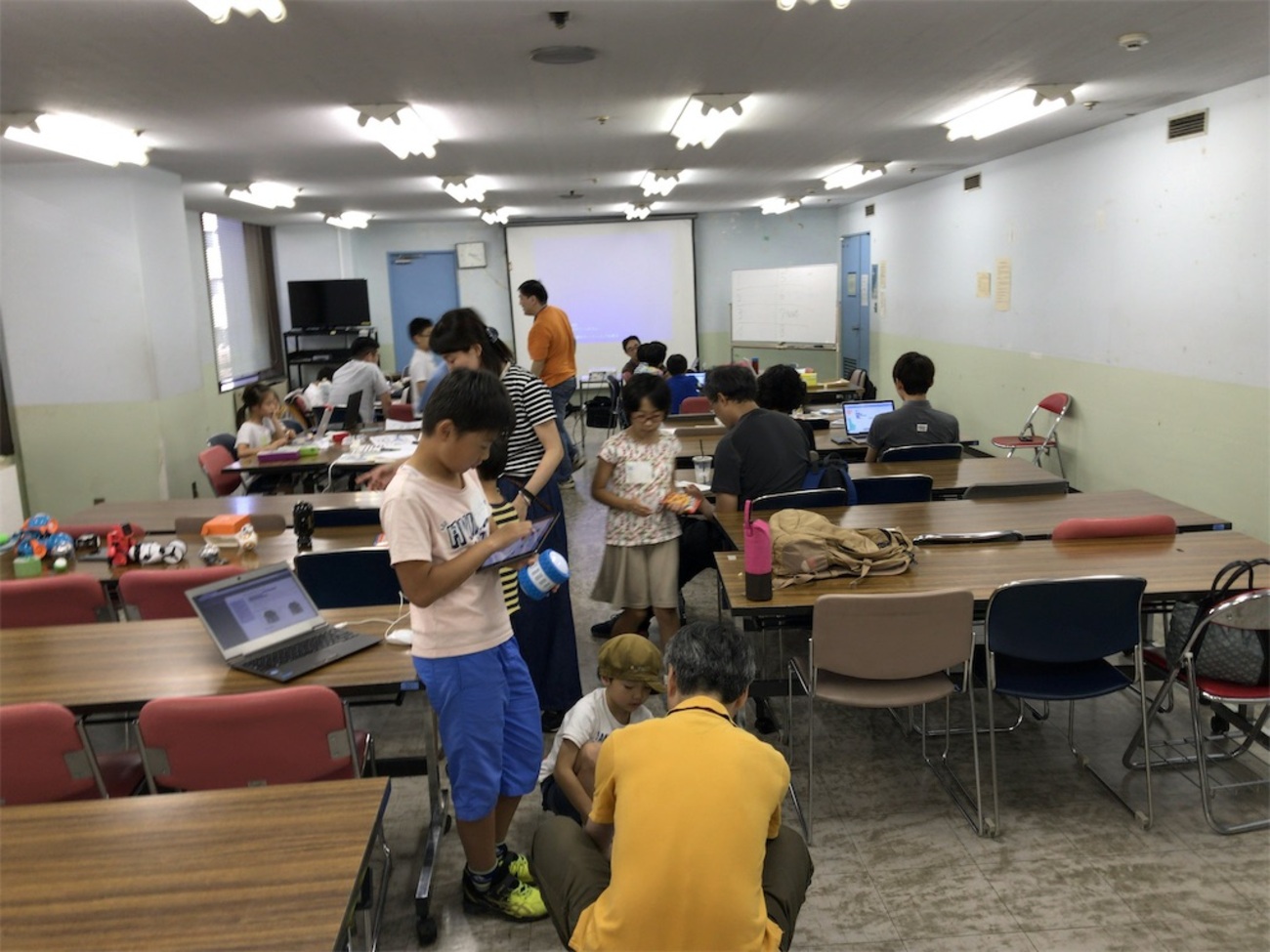 CoderDojoYKHM's tweet card. 2019/10/05(土) 14:00-16:00＠かながわ県民センター 参加者は合計14名でした。（未就学児:2名、小1-3年:6名、小4-6:6名 ※男子10名、女子4名） はじめに CoderDojo横浜では、多くの初心者の子どもに興味を持って取り組んで欲しいという想いから、できる限りプログラミングへのハードルを…