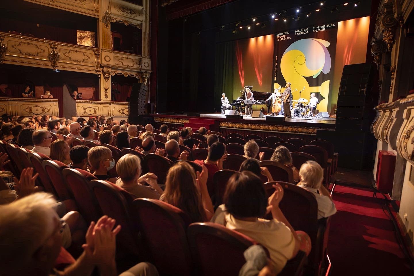 culturplaza's tweet card. La lista innumerable de referentes y el empeño de las asociaciones profesionales por tejer red a nivel estatal no se traduce en un papel relevante en las grandes instituciones españolas