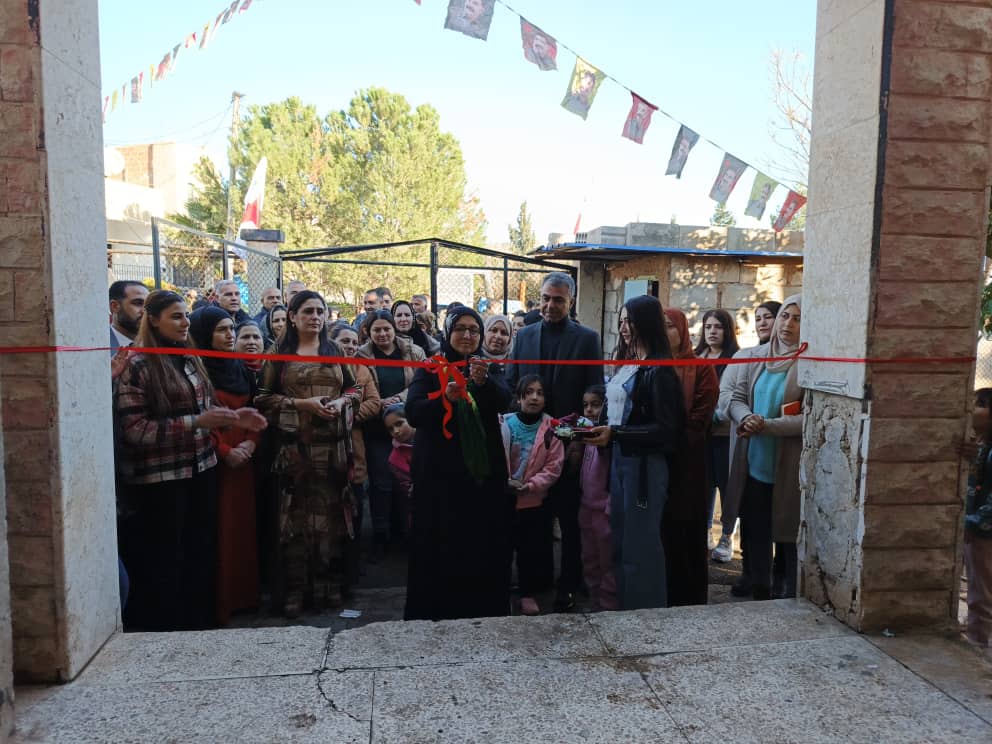 PYD_Rojava's tweet card. ji bo bîranîna şehîd Şervîn Şerdar, hate vekirin. Di merasîma vekirinê de hejmarek ji kesayetên siyasî û civakî, Serokên eşîran