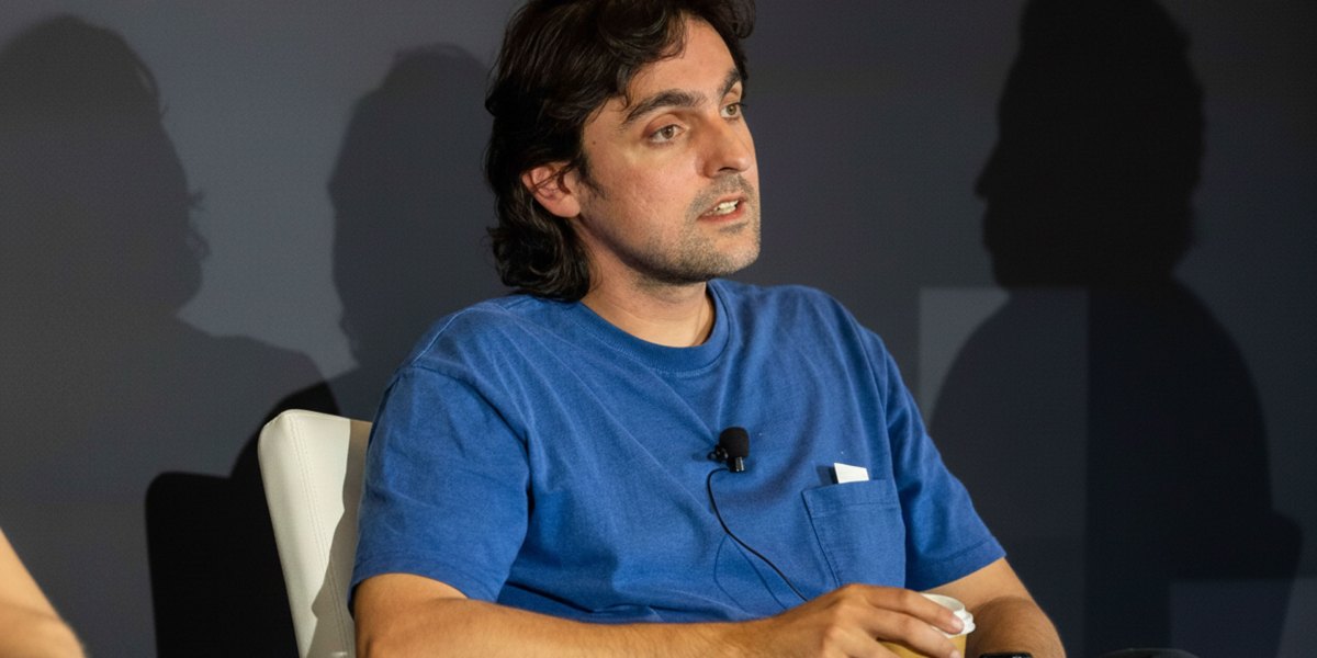 ycombinator's tweet card. Salient cofounder Ari Malik built AI to automate loan servicing, turning collections calls into a high-growth business now valued around $500 million.