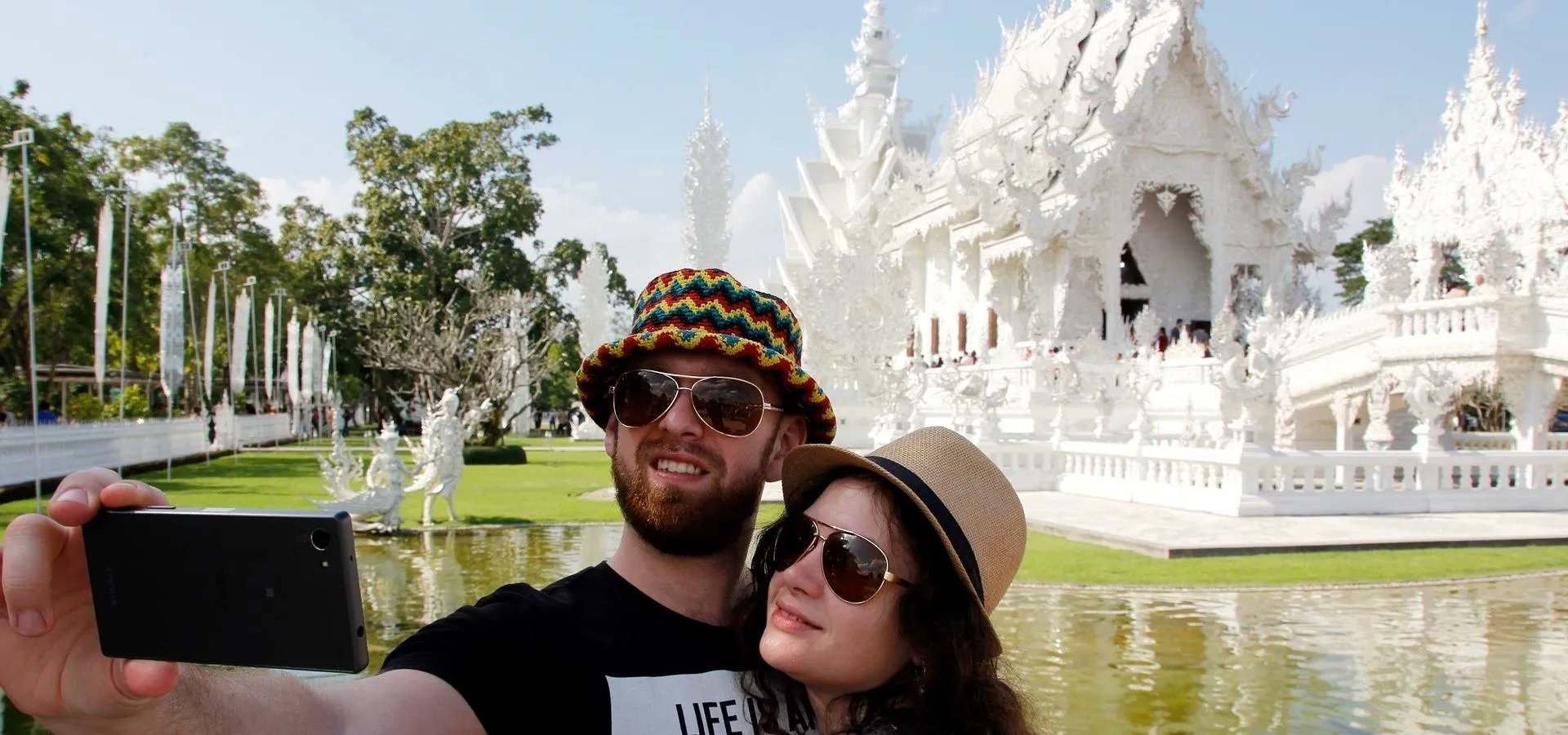 AndroidHacksCom's tweet card. If you thought the selfie would only ever be used to bombard your feed on Instagram, you were wrong. Dead wrong. JetBlue is looking to take those selfies...