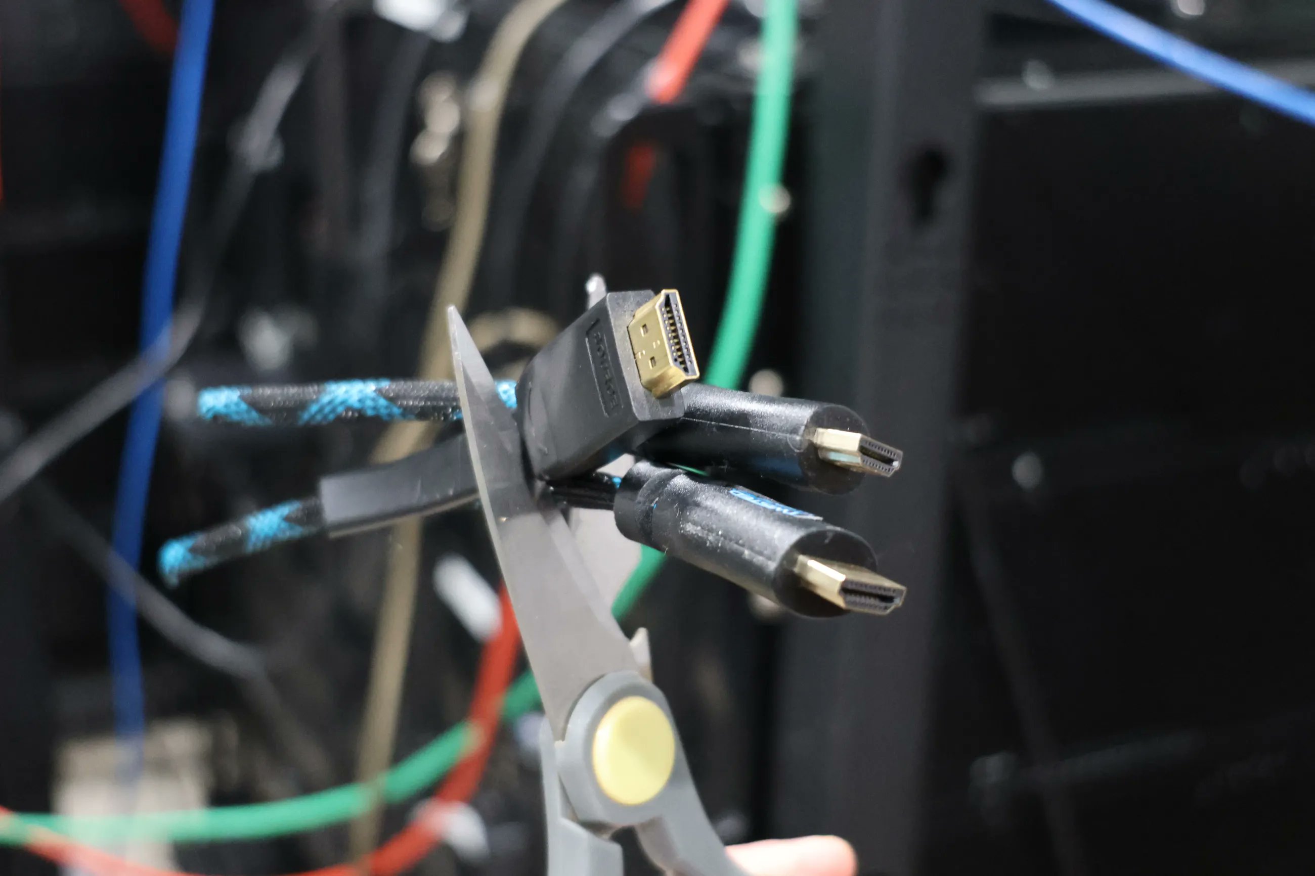 phoronix's tweet card. One of the limitations of AMD's open-source Linux graphics driver has been the inability to implement HDMI 2.1+ functionality on the basis of legal requirements by the HDMI Forum