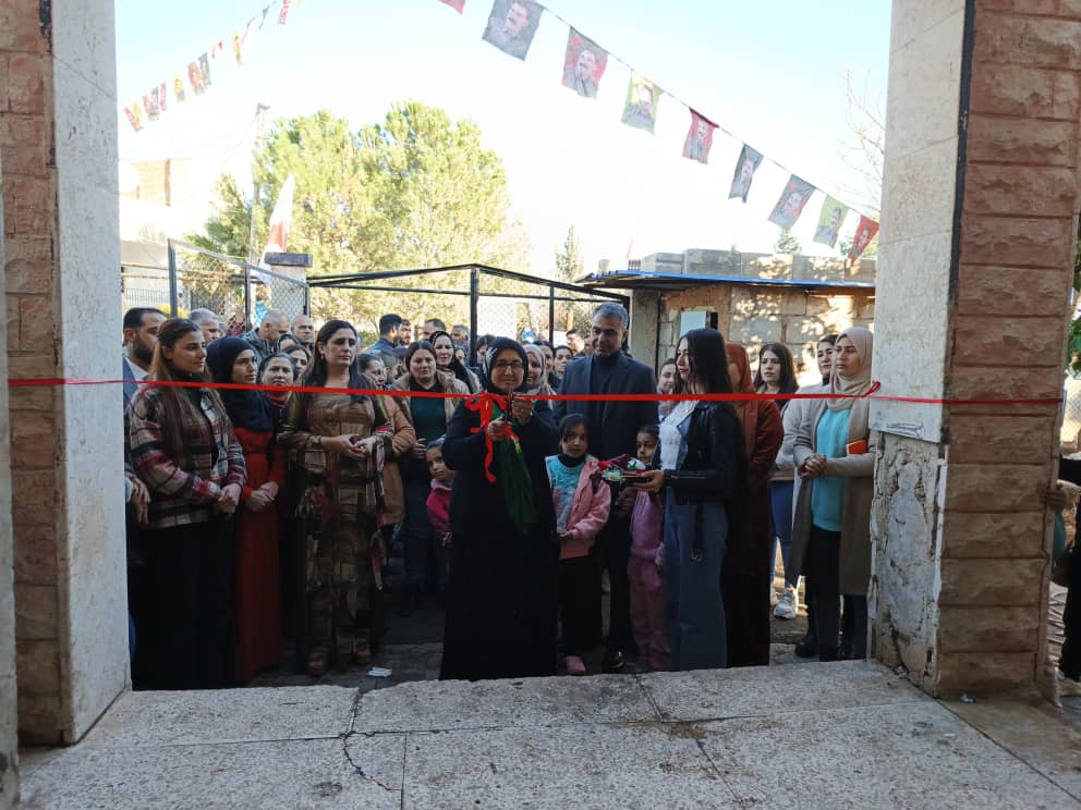 PYD_Rojava's tweet card. افتُتح في بلدة قرمانة مركز جديد لحزب الاتحاد الديمقراطي (PYD) تكريماً لذكرى الشهيدة شرفين شردار، وذلك في فعالية حضرها عدد