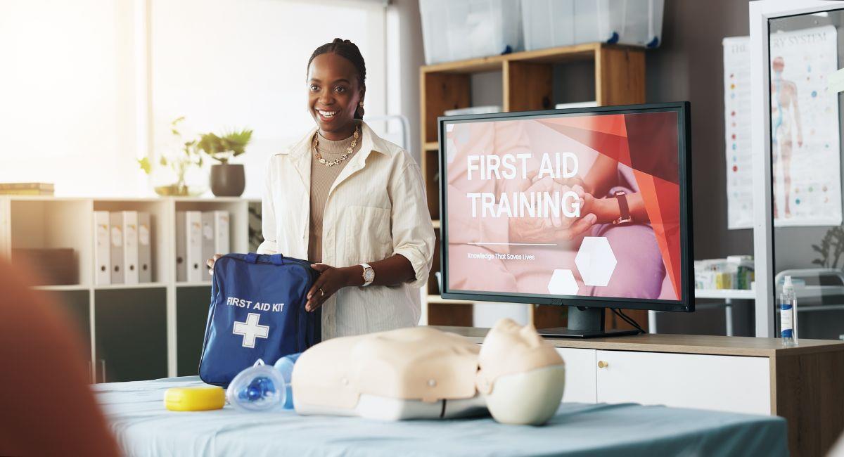 ColombiacomTW's tweet card. YouTube Health se ha aliado con diferentes entidades de salud colombianas para alimentar sus videos enfocados en enseñar sobre primeros auxilios.