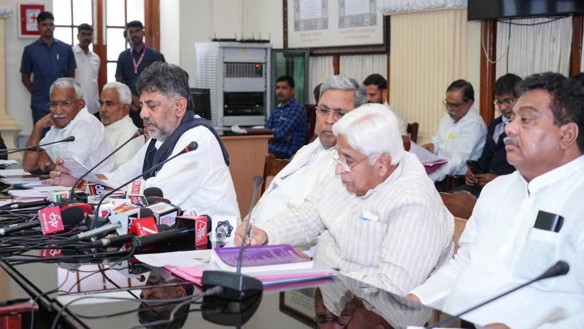 ETVBharatKA's tweet card. ಉತ್ತರ ಕರ್ನಾಟಕದ ಭಾಗಗಳಿಗೆ ಒತ್ತು ನೀಡುವ ಸಂಬಂಧ ರಾಜ್ಯ ಸಚಿವ ಸಂಪುಟ ಸಭೆಯಲ್ಲಿ ಹಲವು ಮಹತ್ವದ ಅಭಿವೃದ್ಧಿ ಯೋಜನೆಗಳಿಗೆ ಆಡಳಿತಾತ್ಮಕ ಅನುಮೋದನೆ ನೀಡಲಾಗಿದೆ.