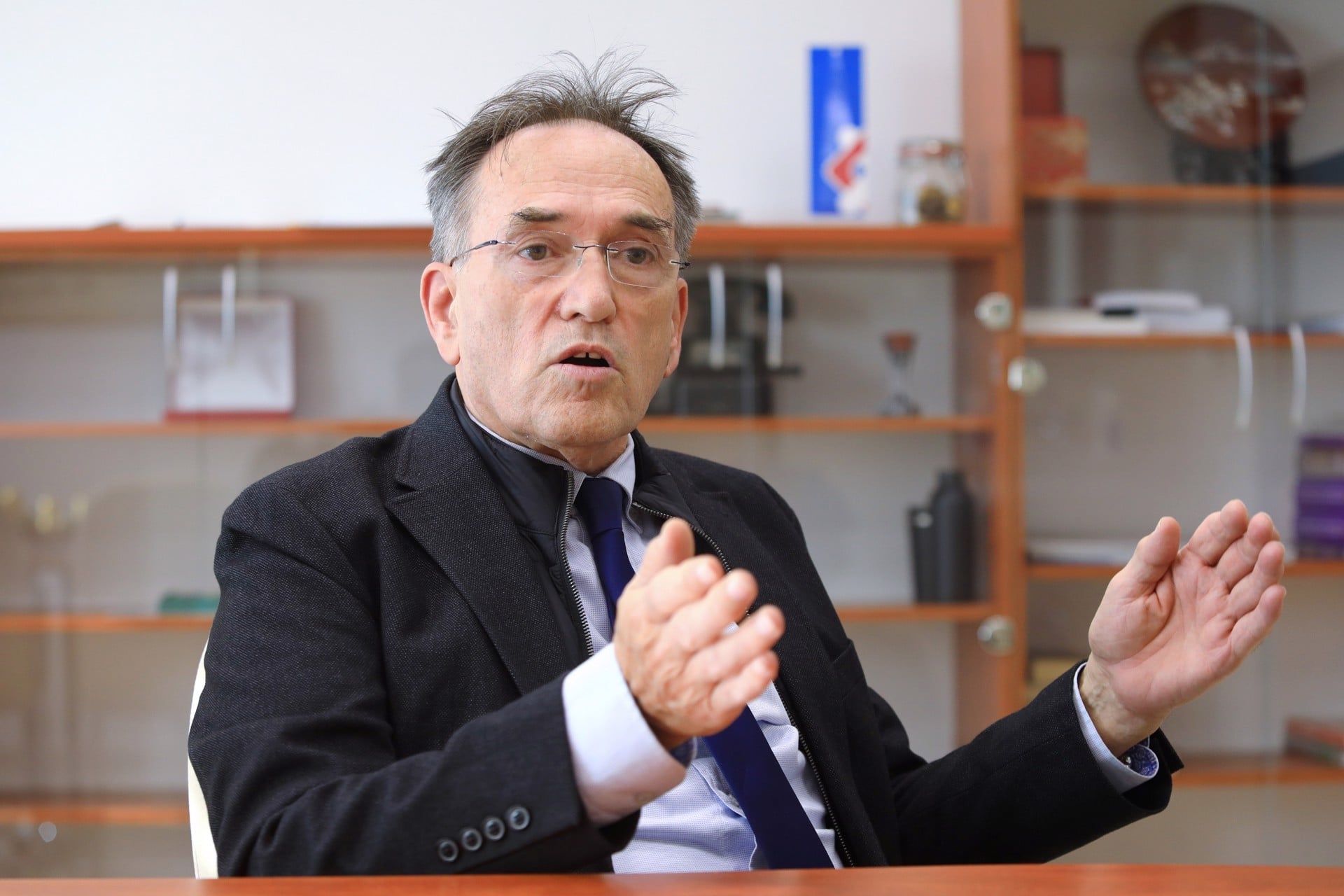 crnipeter40's tweet card. Ves čas smo opozarjali, da se bo kaj takšnega zgodilo, pravi dr. Vojko Flis, ki nam je podrobneje razložil, kako deluje sistem.