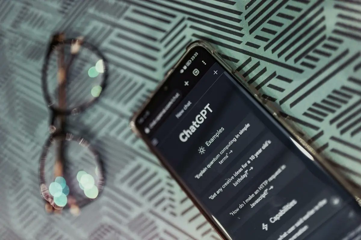 Mac4ever's tweet card. OpenAI vient de lancer ChatGPT Go en France, une nouvelle formule à 8 euros par mois qui permet d'accéder à GPT-5.2 sans payer le prix fort de…