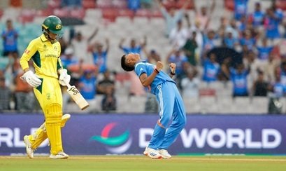 thecoverage_net's tweet card. Australia take control in the ICC Women’s World Cup 2025 semi-final against India as Phoebe Litchfield’s blistering 119 puts them on top at DY Patil Stadium, Navi Mumbai. Rain threatens to decide the...