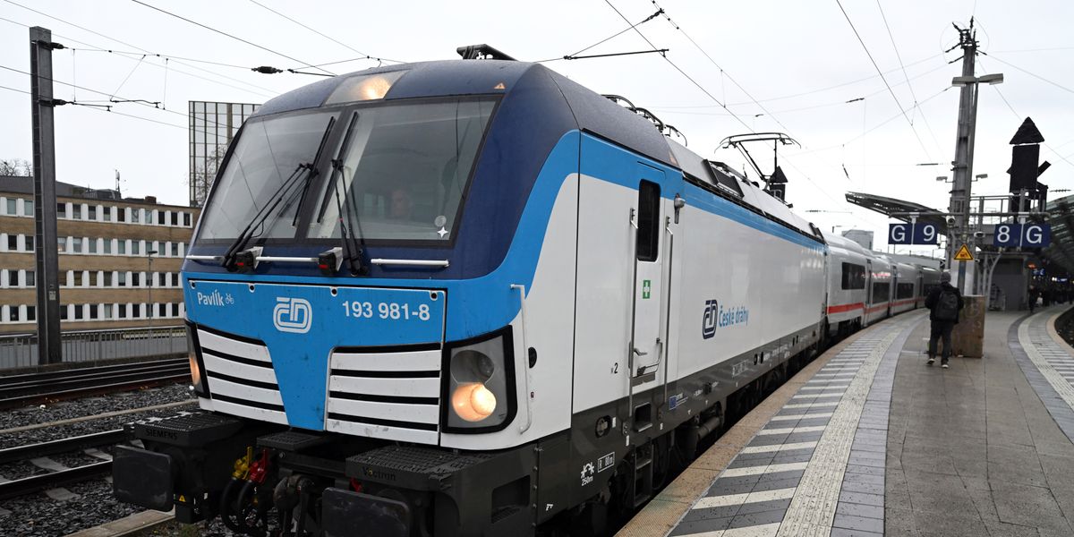 TechDialectic's tweet card. Stufenloser Einstieg, breitere Wagen: Gerade erst hat die DB einen neuen Zugtyp in Betrieb genommen. Nun wird bekannt, dass den dafür vorgesehenen Loks die Zulassung fehlt. Bis die kommt, sind die...