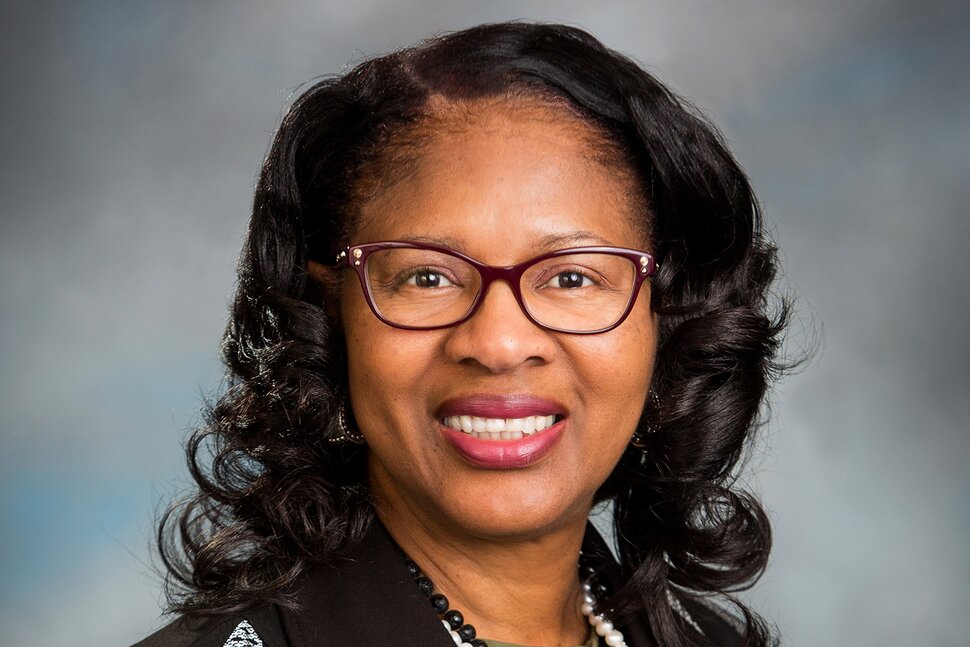 CodingForChange's tweet card. The lead engineer at Abbott focuses on encouraging young women with her STEM internship initiative.