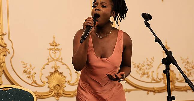 Tweet card summary image