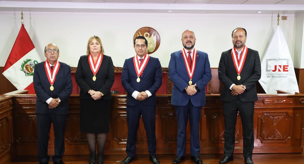 martinhidalgo's tweet card. El pleno del Jurado Nacional de Elecciones (JNE) aprobó la opinión técnica desfavorable emitida por las áreas especializadas de la institución respecto de la Solución Tecnológica de Voto Digital...