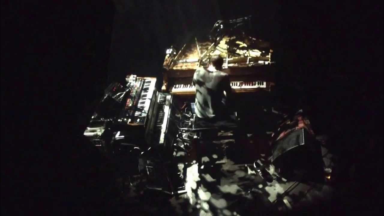 THEMUSICGUIDES's tweet card. Nils Frahm - Familiar live in Prague