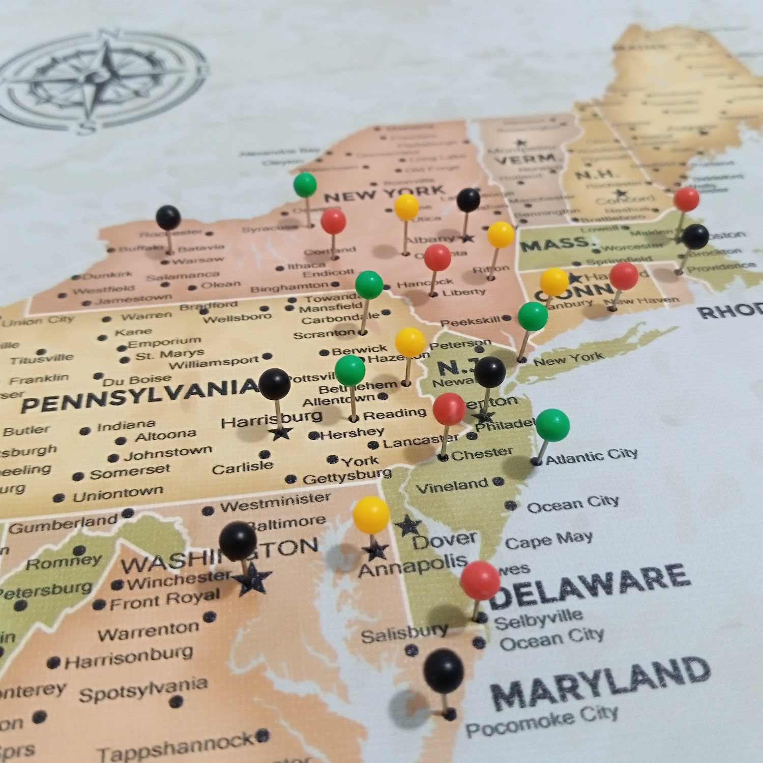 SourceKnowledge's tweet card. B2B brand acquires new customers in all 50 U.S. states with SourceKnowledge partnership, yielding a 3.61x RoAS.