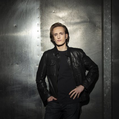 Tweet card summary image