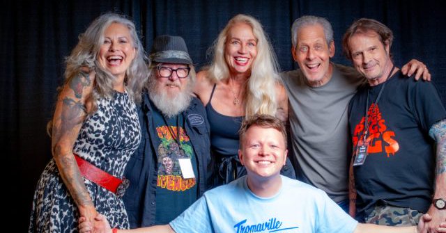 Tweet card summary image