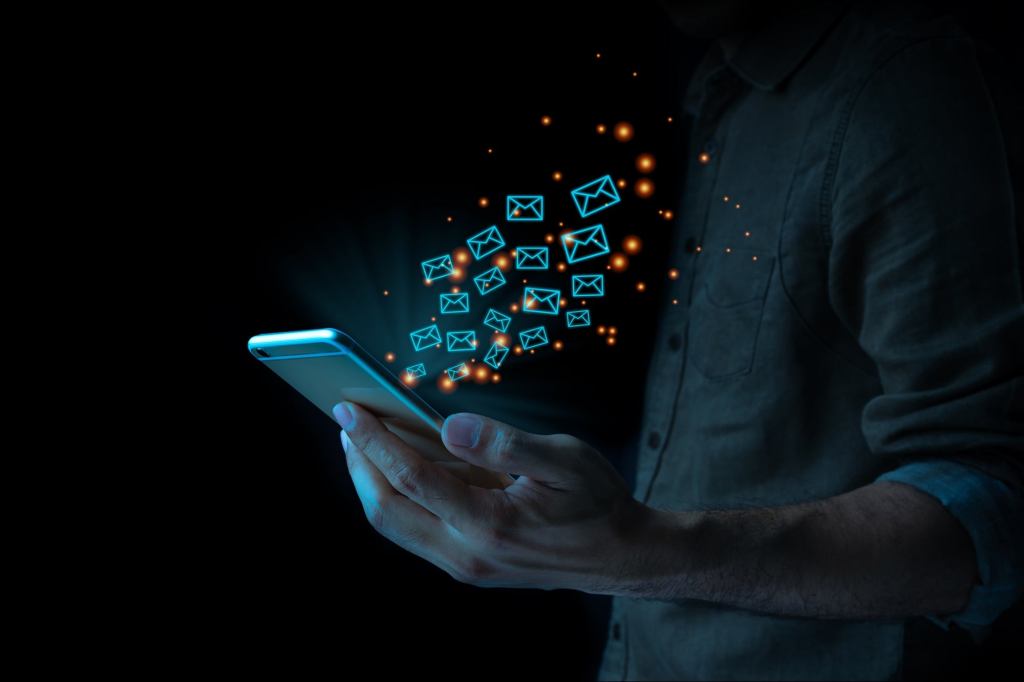 Scripts_R_Us's tweet card. Here's a step-by-step system for startup founders to build their first 1,000 engaged email subscribers — without guesswork or gimmicks.