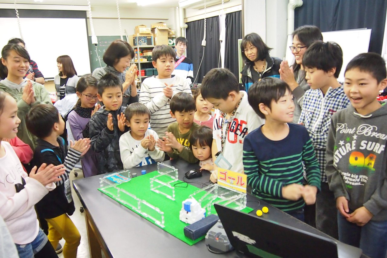 coderdojo_mn's tweet card. ## 新型コロナウイルス感染防止に関する大切なお知らせ 子どもたちがプログラミングを楽しめる環境を継続して提供したいという思いから、「新しい生活様式」を取り入れたうえで、Dojoを開催いたします。 今回は、沼津テクノカレッジ様のご厚意で会場をお借りいたします。 http://www.numazu-vtc.ac.jp 沼津高専とは会場が異なりますのでご注意ください。 会場の状態により、保護者様...