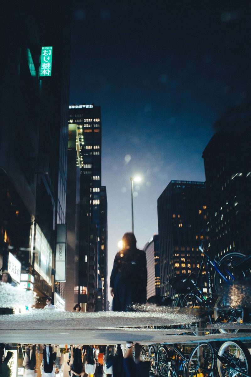 ganref's tweet card. 水溜まりのに映る景色を切り取りました。