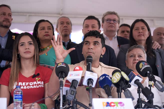 elespectador's tweet card. El Pacto invitó a la ciudadanía a unirse a la radicación de la denuncia contra Polo Polo por botar las obras de las Madres Soacha.