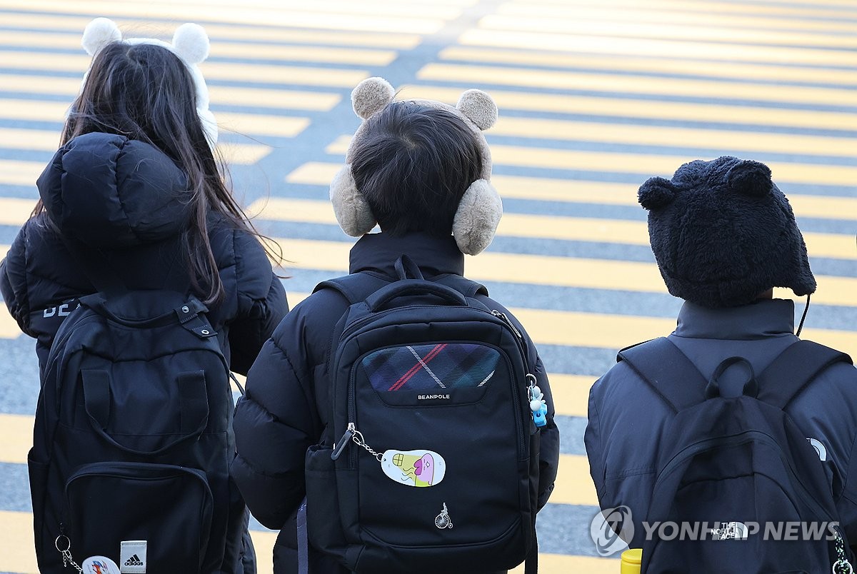 yonhaptweet's tweet card. (서울=연합뉴스) 오보람 기자 = 월요일인 22일 오전 전국 대부분 지역이 영하권으로 내려가 매우 춥겠다.