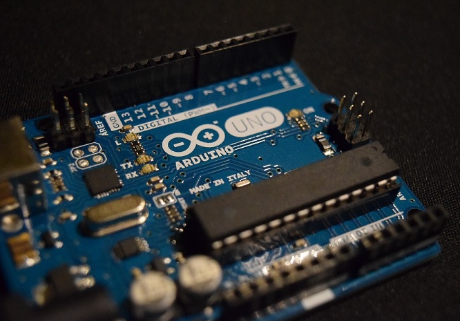 arduino_juegos's tweet card. Comparamos las distintas placas Arduino más utilizadas ✅ en proyectos electrónicos cómo domótica, robots, drones etc. Elige la que mejor te sirva