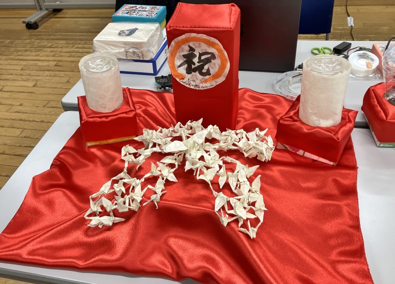 coderdojochofu's tweet card. www.youtube.com 3月30日(日) 第99回・第100回 CoderDojo 調布の様子です。今回の CoderDojo 調布は、記念すべき100回目。時間も10:00～16:00 まで延長し、普段の CoderDojo 調布の活動の他に、3D プリンタや Microbit で LED テープを光らせるな…