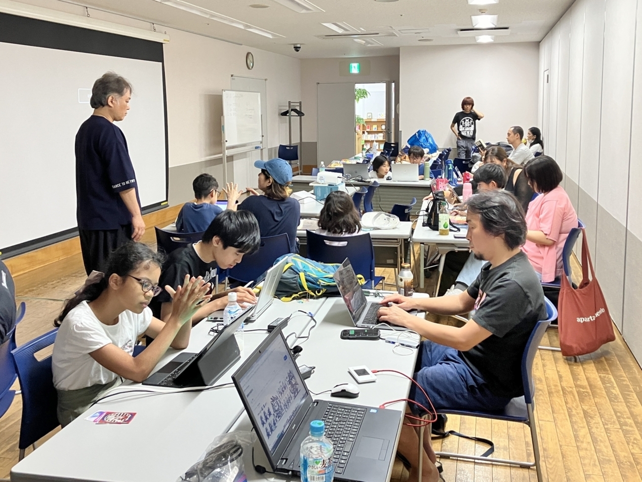 coderdojochofu's tweet card. 2024年7月28日 第91回 CoderDojo 調布の様子です。 www.youtube.com 7月の CoderDojo 調布を開催しました。 発表の時間には、iPad ビジュアルプログラミング環境 PYONKEE の作品。Scratch の「パターン認識プログラム」、ユニークな動き方をするボールが特徴の「ブロ…
