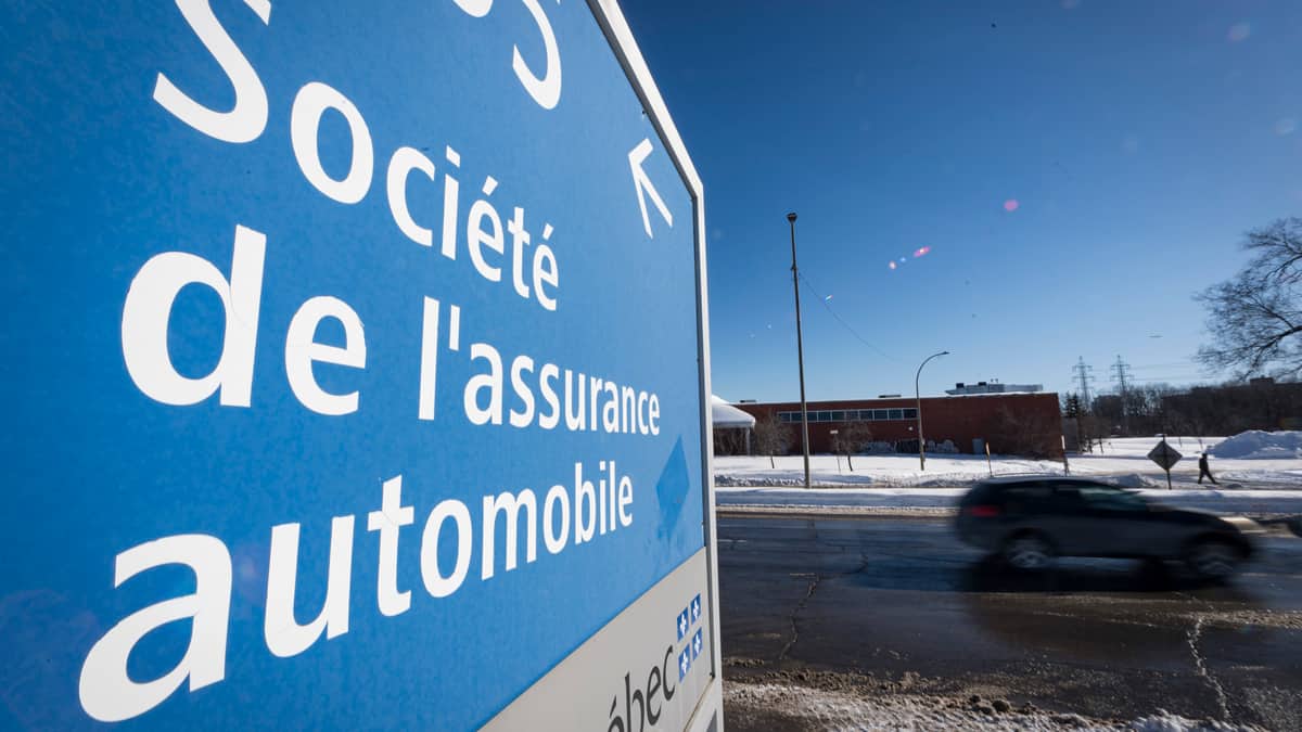 JdeMontreal's tweet card. Cette semaine, l’AMP a ordonné au PDG de la SAAQ de suspendre pendant 30 jours tous les contrats associés au tristement célèbre projet SAAQclic.