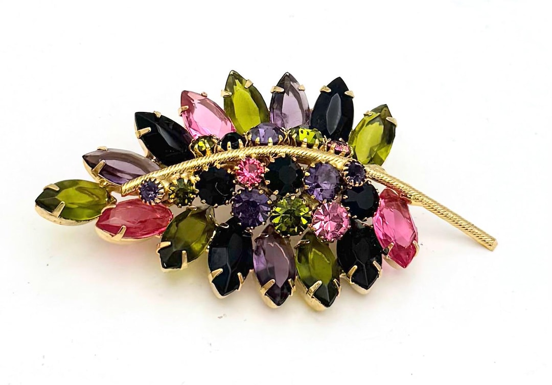 serendipitytrea's tweet card. This Brooches item is sold by serendipitytreasure. Ships from Huntington Beach, CA. Listed on Dec 21, 2025