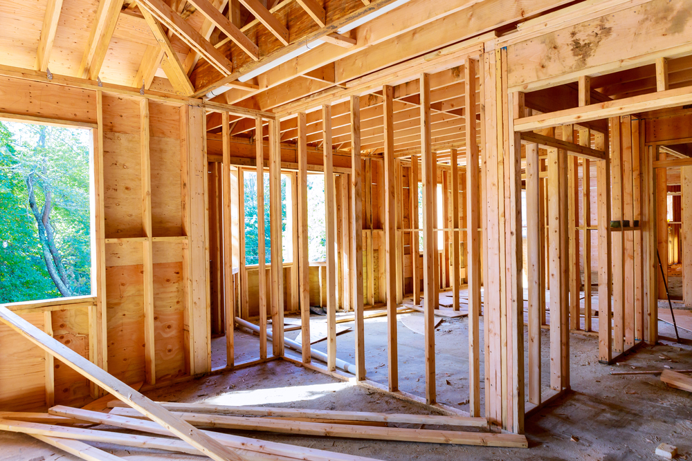 constr_coverage's tweet card. Analyzing data from the U.S. Census Bureau and Zillow, researchers identified the U.S. metros and states that are building the most new homes.