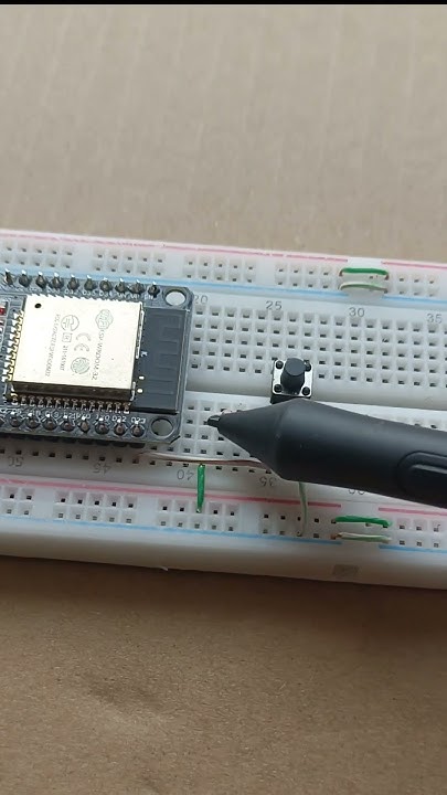 codelectronica's tweet card. Cómo leer pulsadores con ESP32 #esp32 #proyectoselectronica #progra...