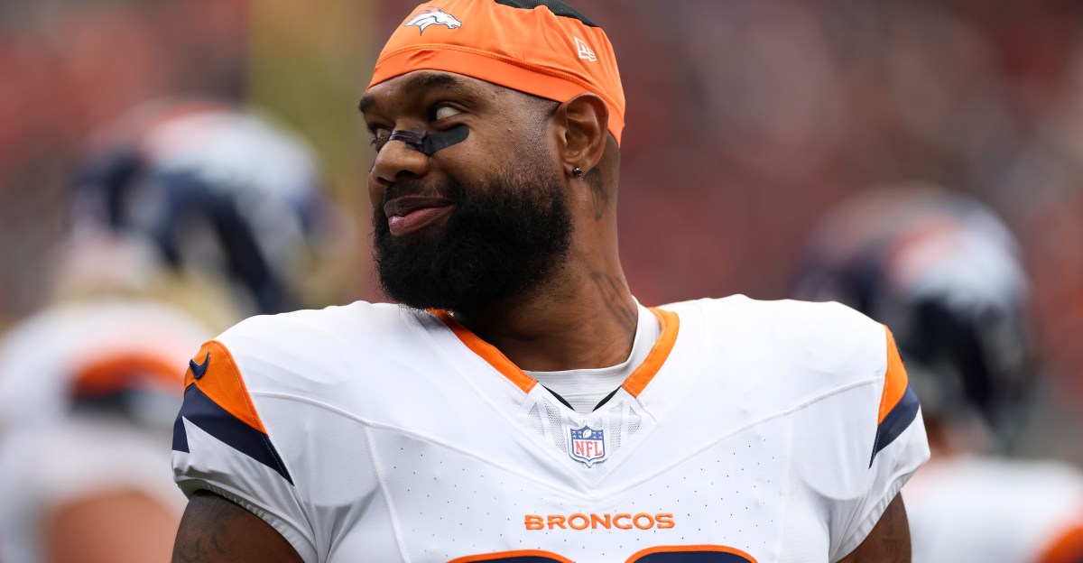 acmepackingco's tweet card. Do not be surprised if the Green Bay Packers bring back Marcedes Lewis this week.