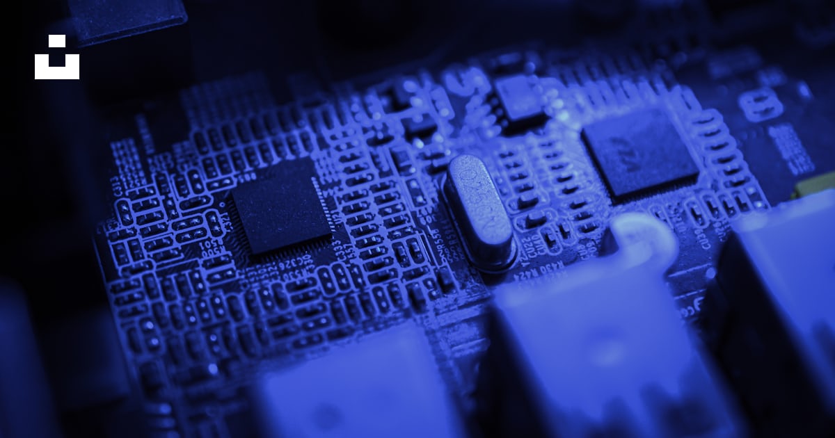 Linuxgeek55Paul's tweet card. Download this photo by 卡晨 on Unsplash