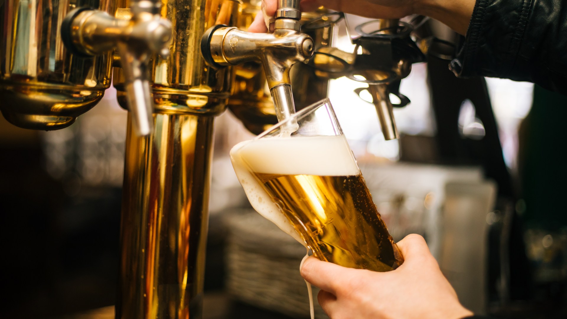 UKHofficial's tweet card. PUBS and restaurants will be hit for £1billion as 750,000 more workers are dragged in to the national insurance raid. Industry chiefs say the hike, due on April 6, has already led to a hiring freez…