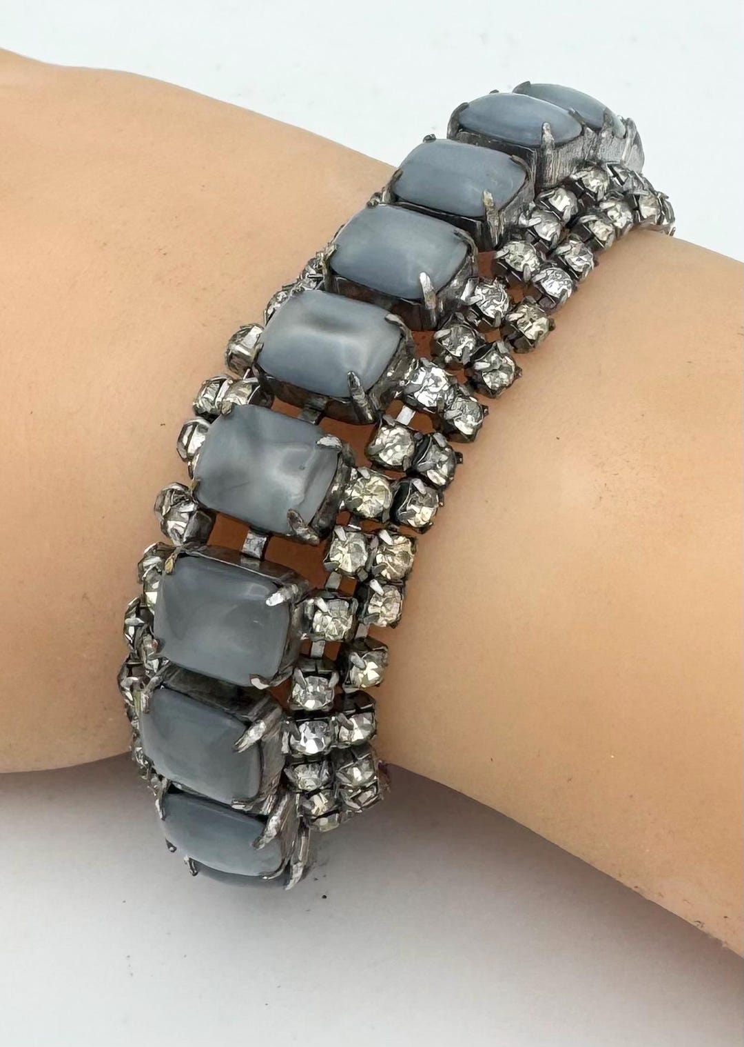 serendipitytrea's tweet card. This Chain & Link Bracelets item is sold by serendipitytreasure. Ships from Huntington Beach, CA. Listed on Dec 22, 2025