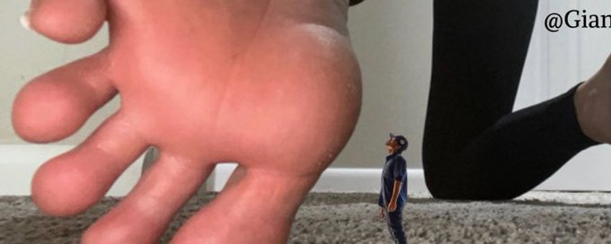 Giantess Worship🦶🏼 banner